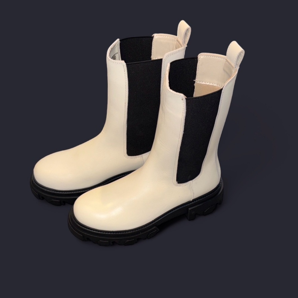 Steve Madden Cream and Black Ankle Boots